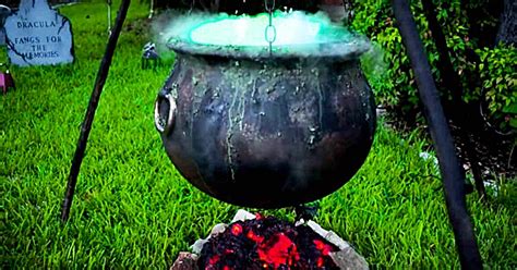 Bibbling witch cauldron